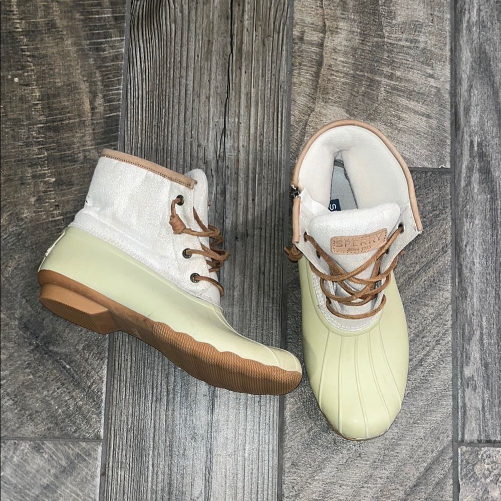 Sperry Top-sider Cream and Tan Rain Boots with Rubber Sole
